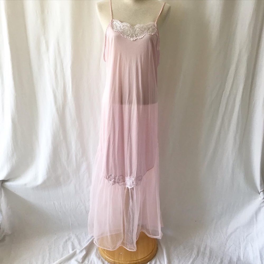 Vintage Dominique whimsical Soft pink Flowy Feminine  nylon nightgown size M